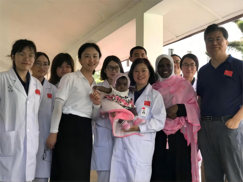 2018年起，南京鼓楼医院承担“茉莉丁香-中国（江苏）桑给巴尔宫颈癌筛查项目”任务，将完成32000例病例的筛查.jpg