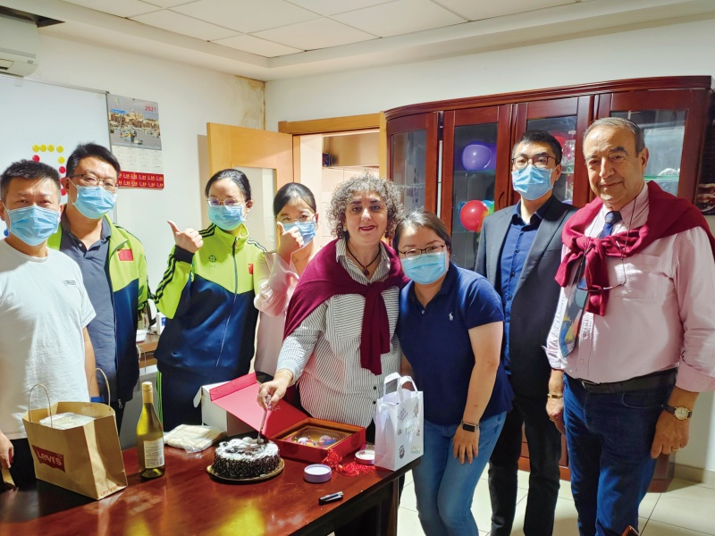 2021年11月15日，第17期援马耳他医疗队与地中海中医中心同事共同庆祝生日.jpg