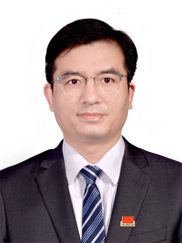 瞿利帅 2寸白底.jpg
